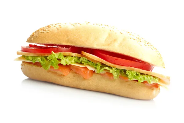 Μεγάλη σάντουιτς στο άσπρο πιάτο — Φωτογραφία Αρχείου