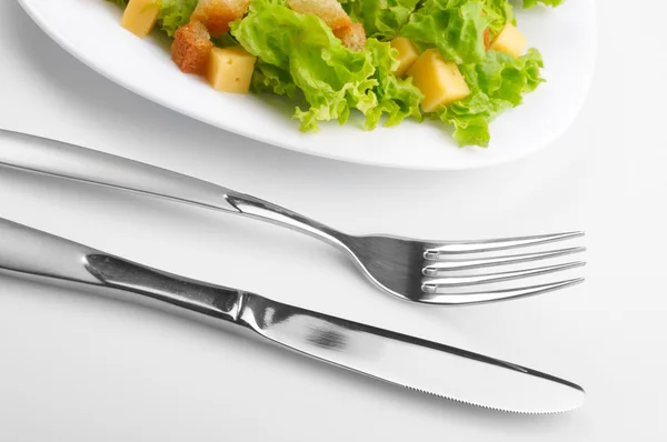 Primer plano de la ensalada en plato blanco — Foto de Stock