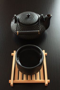 siyah çaydanlık