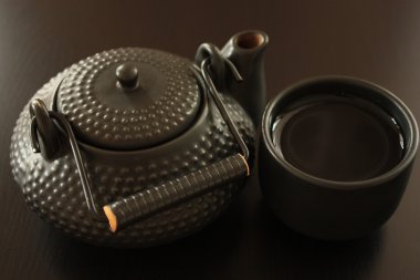 siyah çaydanlık