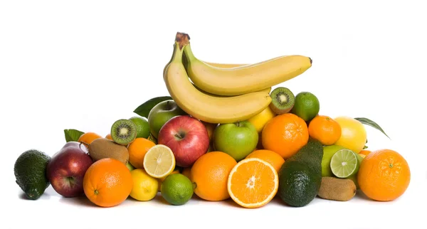 Здоровые фрукты, изолированные на белом — стоковое фото