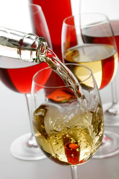Czerwone i białe wino — Zdjęcie stockowe