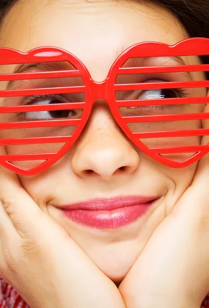 Menina com óculos de sol engraçados — Fotografia de Stock
