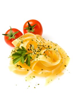 Fettuccine makarna kiraz domates ile