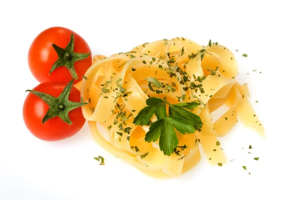 Fettuccine makarna kiraz domates ile — Stok fotoğraf