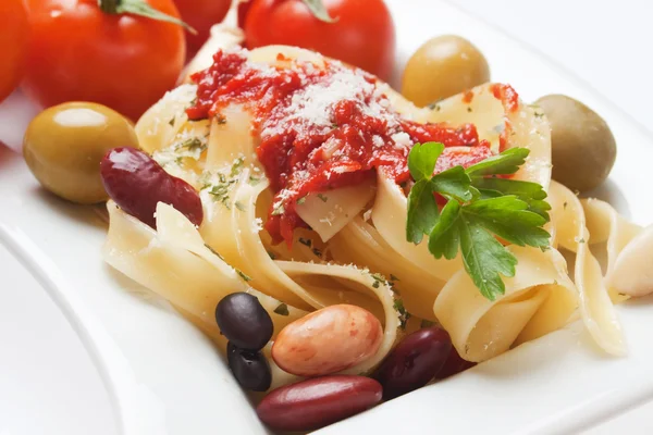 Italienische fettuccine Pasta mit Bohnen — Stockfoto