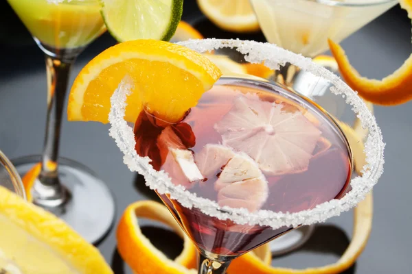 Succo di frutta in bicchiere da cocktail — Foto Stock