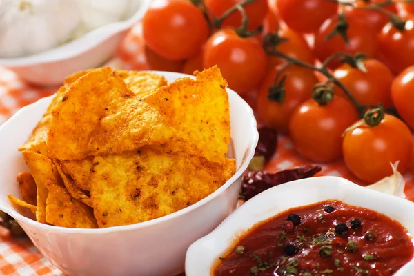 Tortilla chips with hot chili sauce — Stock Photo, Image
