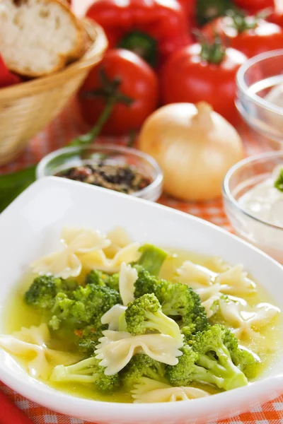 Broccoli och Nudel soppa — Stockfoto