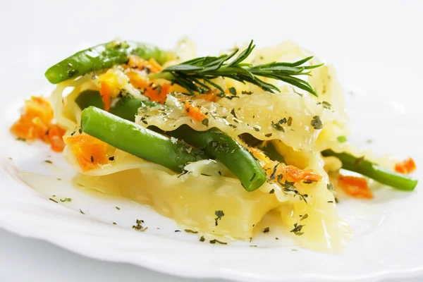 Italiaanse pasta met groene boontjes en wortel — Stockfoto