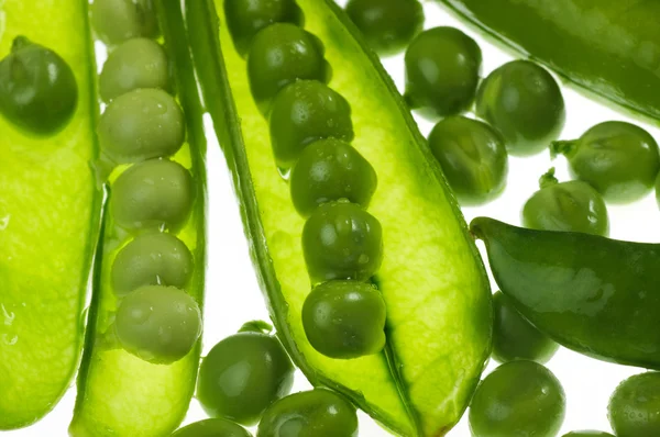 Green peas on white background — Stock Photo, Image