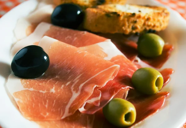 Prosciutto și măsline — Fotografie, imagine de stoc