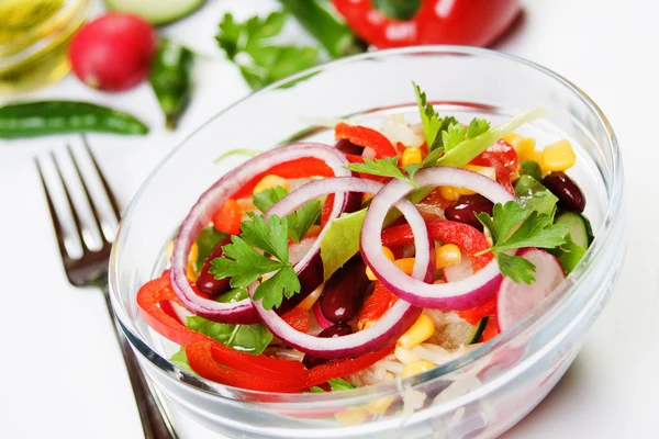 Rijke en heerlijke salade — Stockfoto