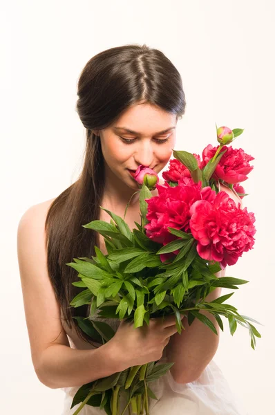Cheirar as flores — Fotografia de Stock