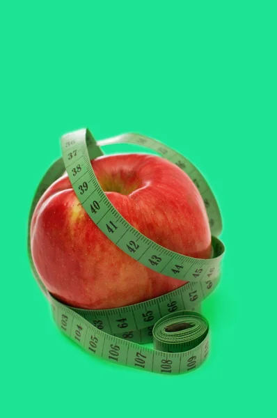 Jabłko i licznika — Zdjęcie stockowe