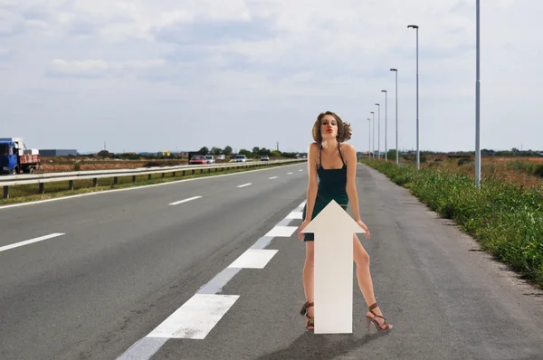 Woman hitchhike — Stok fotoğraf