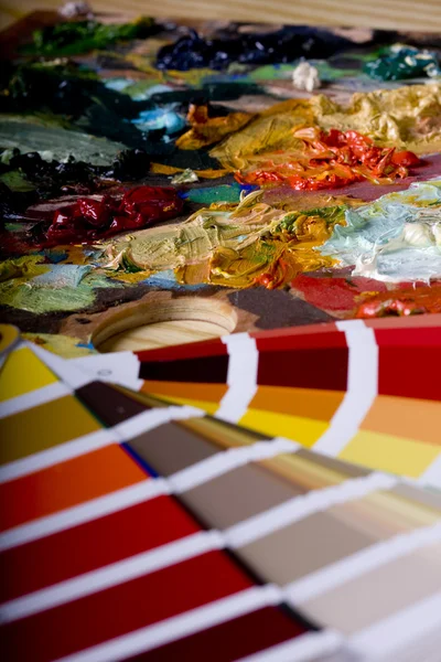 Kleurenoverzicht en artistieke verf — Stockfoto
