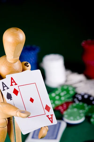 Figurína hraje poker — Stock fotografie