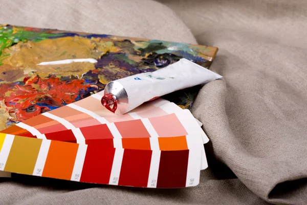 Equipo artístico y carta de colores — Foto de Stock