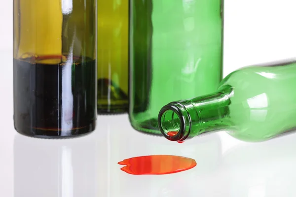 Uma garrafa de vinho tinto — Fotografia de Stock