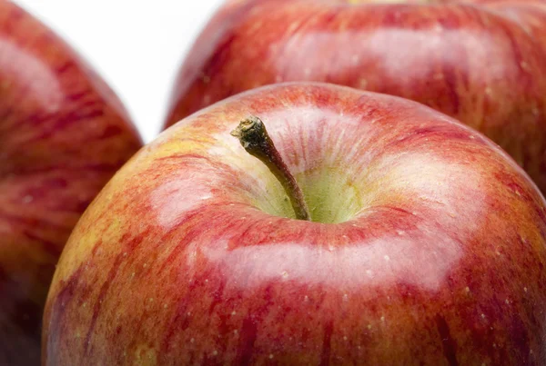 Три соковиті яблука — стокове фото