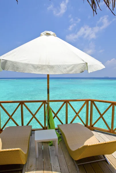 Veranda van water villa, Maldiven. — Stockfoto