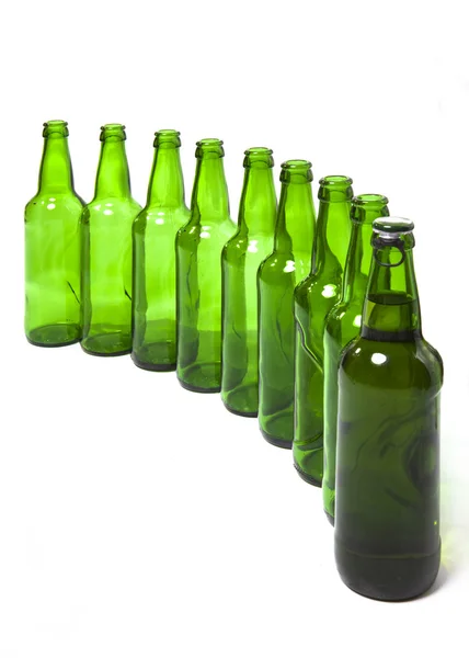 Botellas de vidrio vacías y una llena — Foto de Stock
