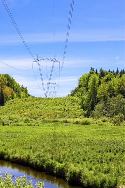 Linia wysokiego napięcia energii elektrycznej — Zdjęcie stockowe