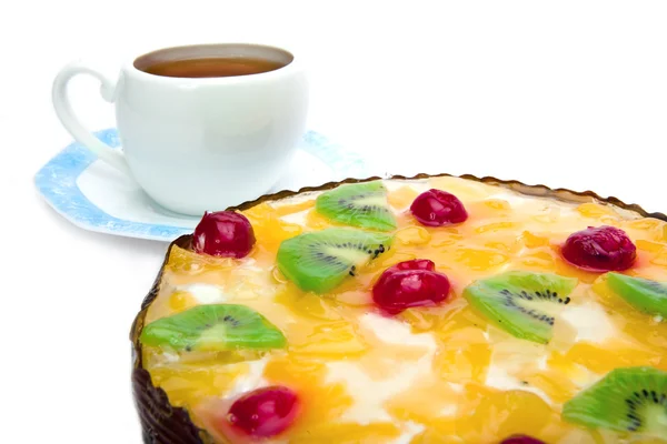 Süzme peynir ve fincan ile fincan tabağı ile meyve pasta — Stok fotoğraf