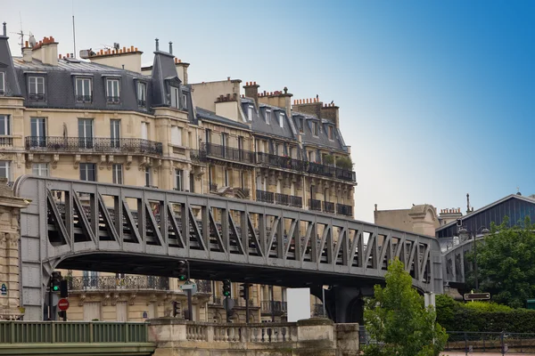 Párizs. híd, épület előtt — Stock Fotó