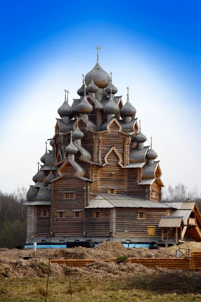 Chiesa ortodossa in legno in nome della copertura Madre di Dio, Russia (Pok — Foto Stock
