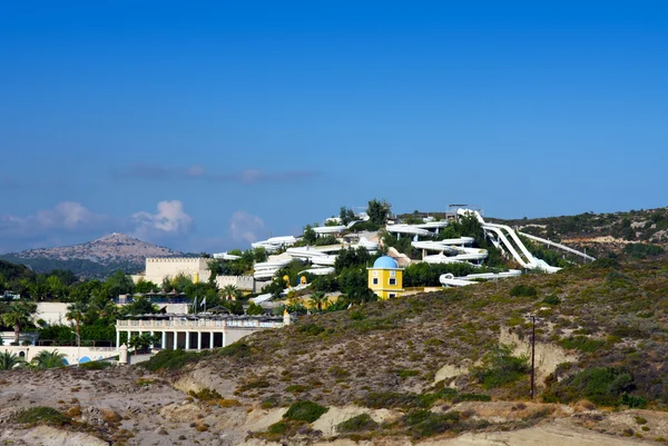 Grecia, Rodas, Aquapark en la cima de la colina — Foto de Stock