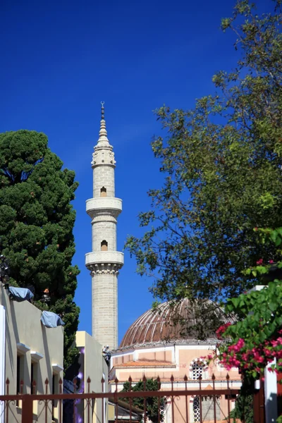 Řecko, Rhodos. mešita v dálce — Stock fotografie