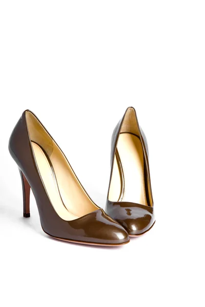 米色金黄女性新涂清漆的鞋上高鞋跟高跟鞋 — 图库照片