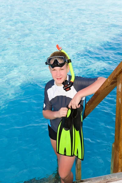 The boy with flippers, mask and tube for scuba diving. Maldives — Stock Photo, Image