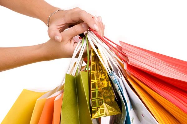 Mani femminili tenere colorato shopping bag — Foto Stock
