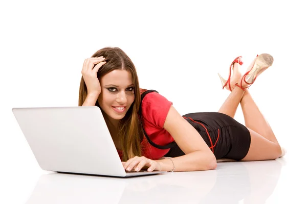 Femme utilisant un ordinateur portable Photo De Stock