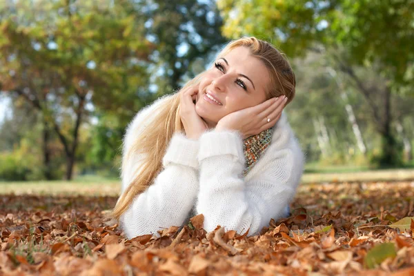 Relaxing in the park — Stock Photo, Image