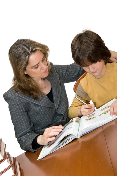 Madre ayudando a su hijo con la tarea —  Fotos de Stock