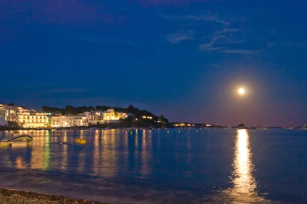 Księżyc rośnie w Cadaqués — Zdjęcie stockowe