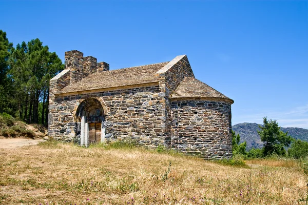 Romaanse kerk van sant miquel de colera, Catalonië, Spanje — Stockfoto