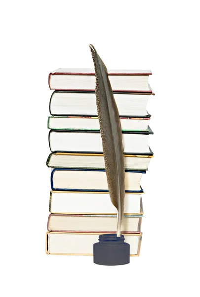 Книги и чернильница с пером — стоковое фото