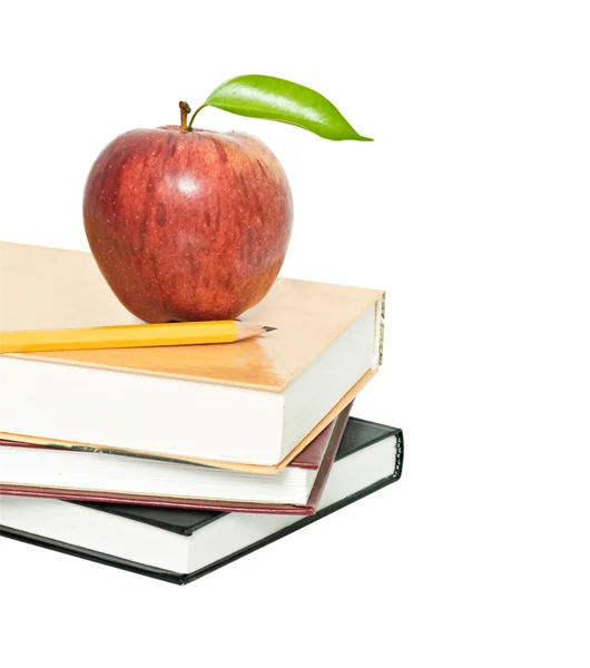Červené jablko a tužka na hromadě knih — Stock fotografie