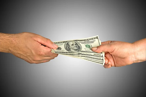Les mains de l'homme et de la femme avec des dollars — Photo