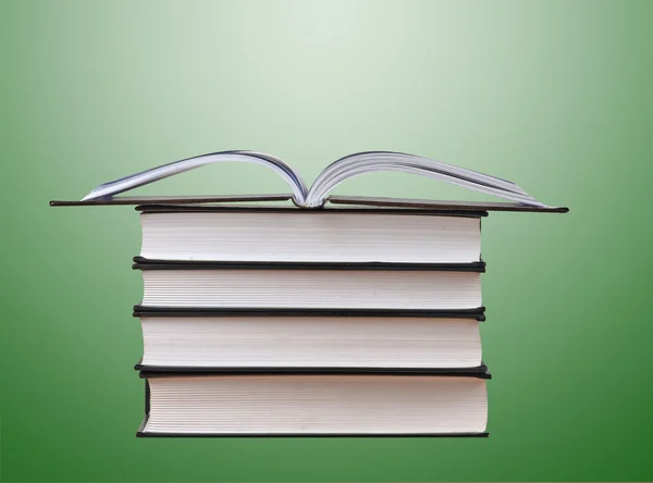 Livros sobre fundo verde — Fotografia de Stock