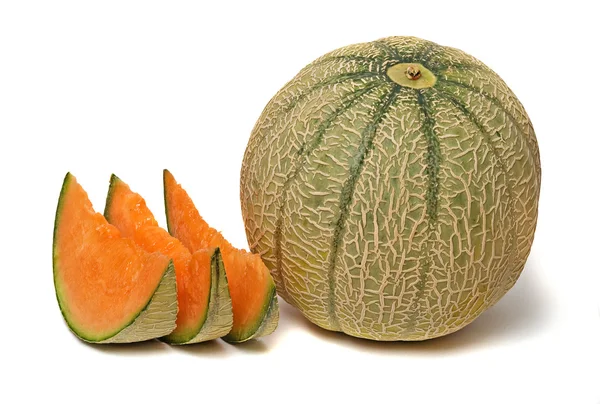 Melon och tre segment isolerad på vit bakgrund — Stockfoto
