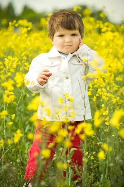Beautiful girl in canola field — Stock Photo, Image