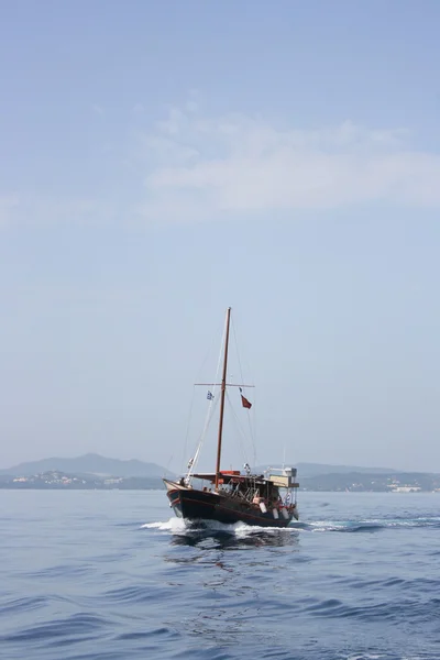 Turistik tekne — Stok fotoğraf