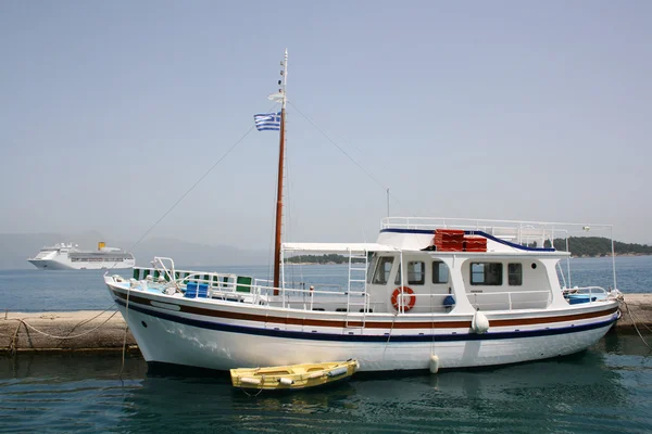 Malý turistický člun — Stock fotografie