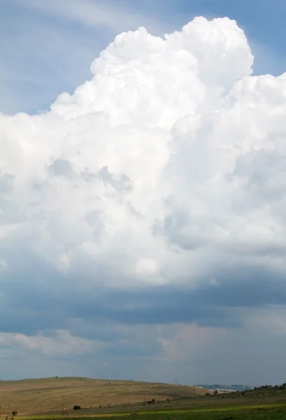 Білі хмари формування — стокове фото